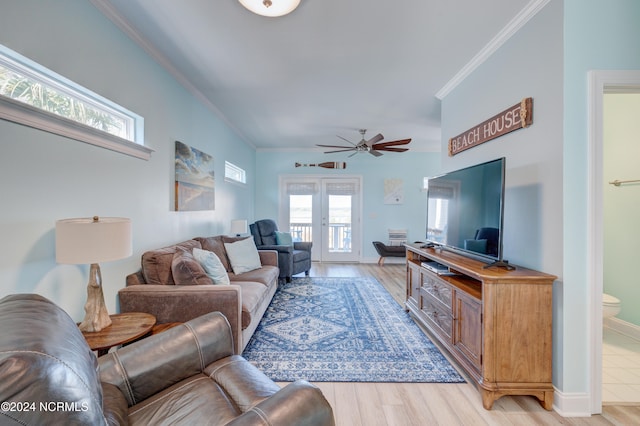 living room with crown molding, light hardwood / wood-style floors, and ceiling fan