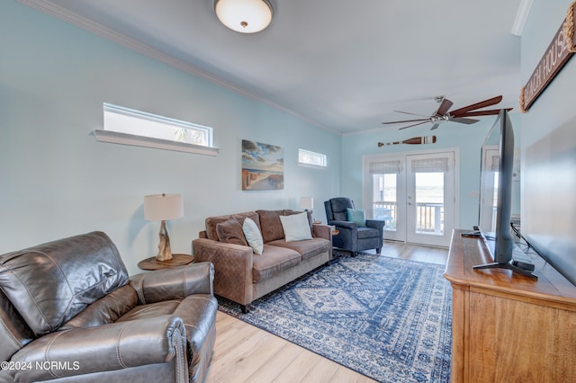 living room featuring light hardwood / wood-style floors, crown molding, and ceiling fan