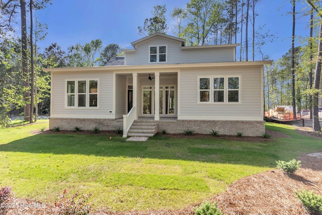 bungalow-style home featuring a front lawn and ceiling fan