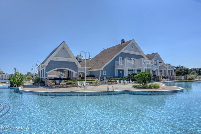 view of swimming pool featuring a water view