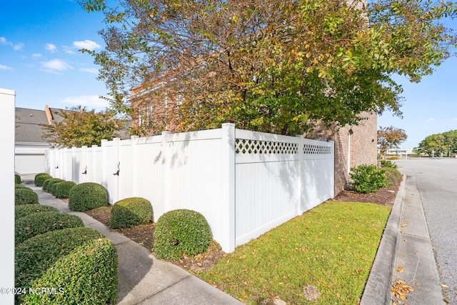 view of side of property featuring a yard