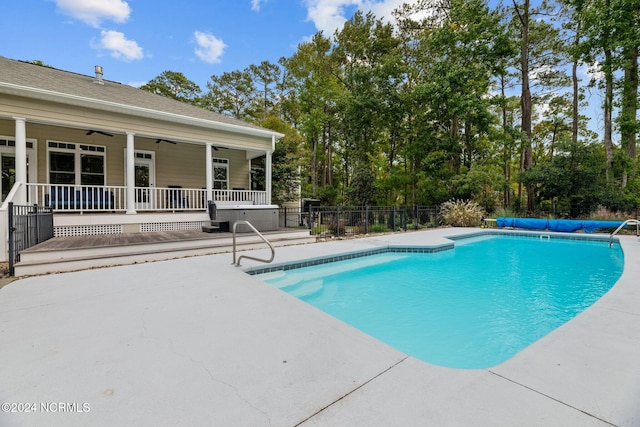 view of swimming pool featuring a hot tub, ceiling fan, and a patio area