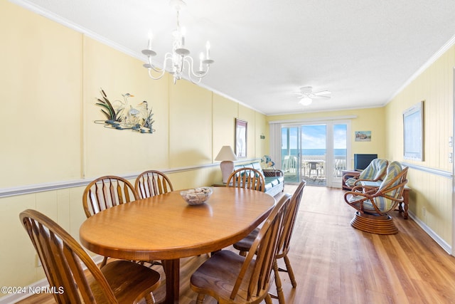 dining room featuring crown molding, a textured ceiling, light wood-type flooring, and ceiling fan with notable chandelier