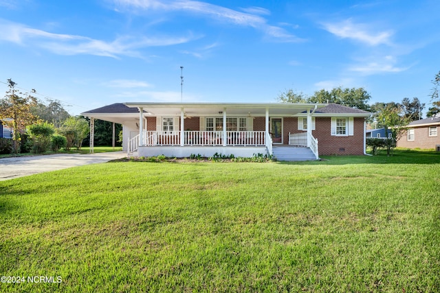 view of front of home with covered porch and a front lawn