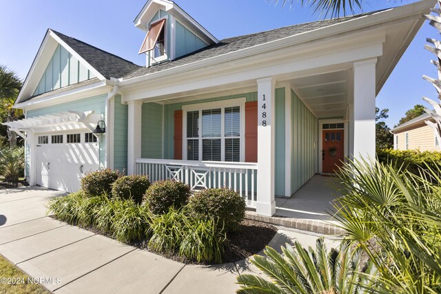 view of front of property with covered porch and a garage