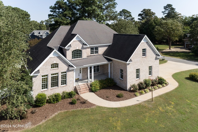 view of front of house featuring a front yard