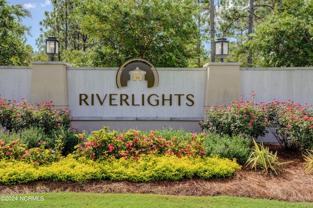 4422 Old Towne St, Wilmington, NC 28412 - community / neighborhood sign featuring fence