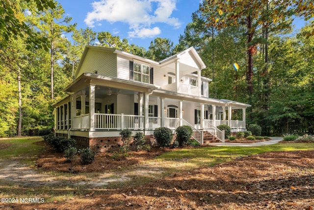 farmhouse featuring a porch