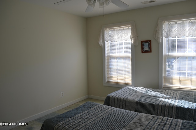 bedroom with ceiling fan