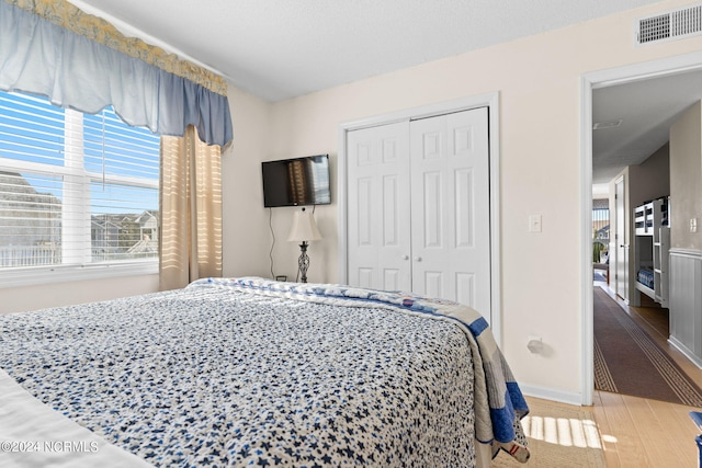 bedroom featuring a closet