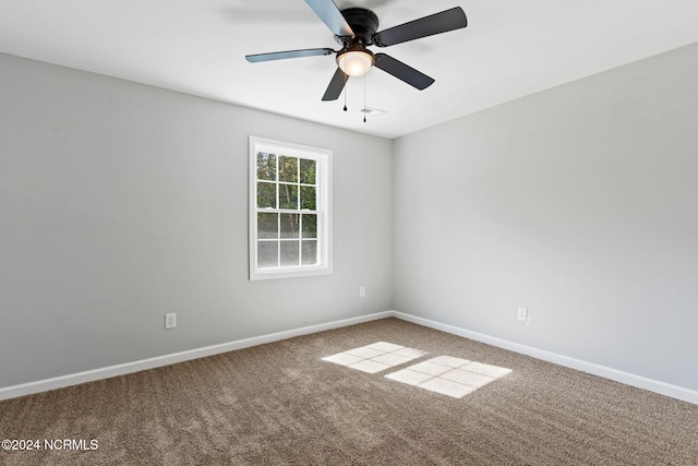 unfurnished room featuring ceiling fan and carpet flooring