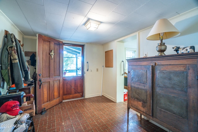 entryway with crown molding