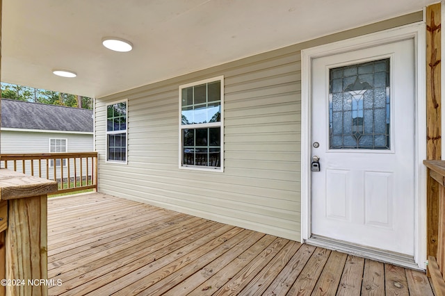 entrance to property featuring a wooden deck