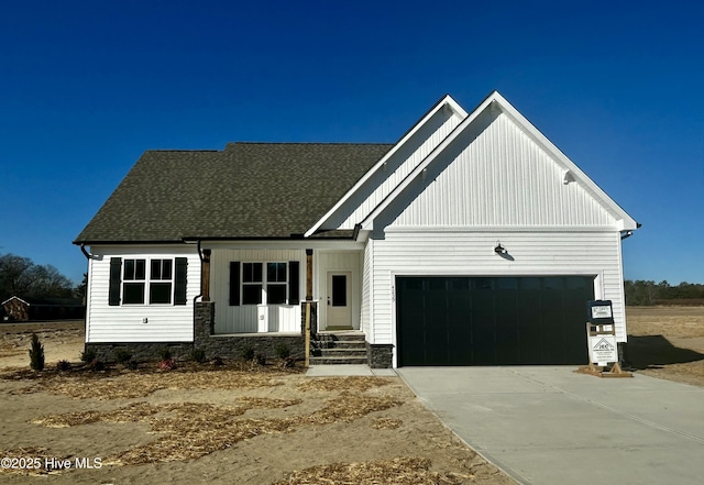 view of front facade featuring a garage