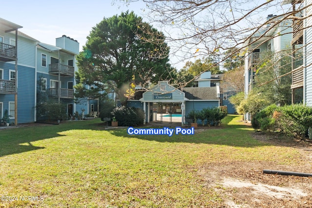 view of yard featuring a balcony