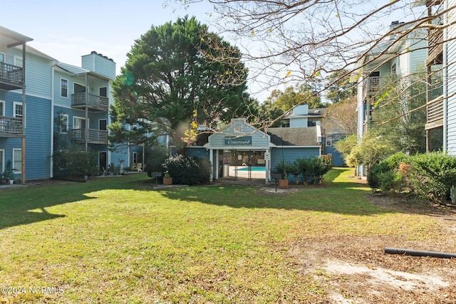 view of yard with a balcony