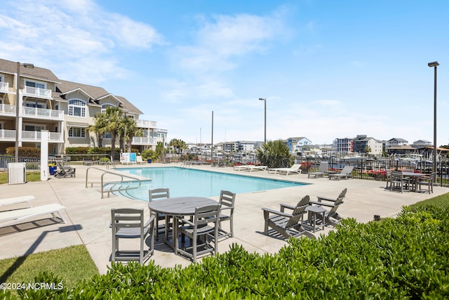 view of swimming pool featuring a patio