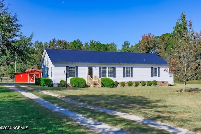 view of front of property with a front yard