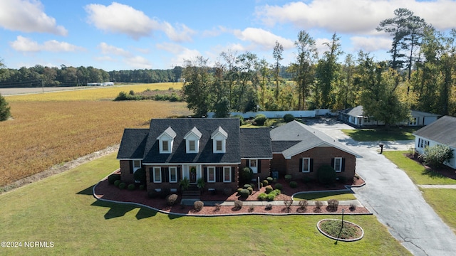 view of front of home featuring a front yard