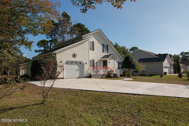 view of front of house featuring a front lawn