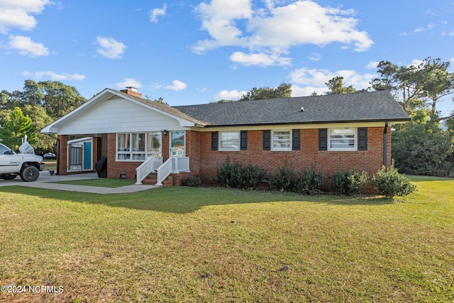 single story home featuring a front yard