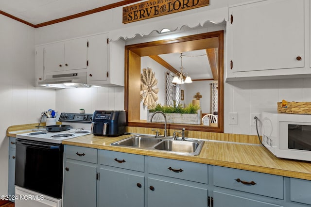 kitchen with sink, crown molding, decorative light fixtures, and white appliances