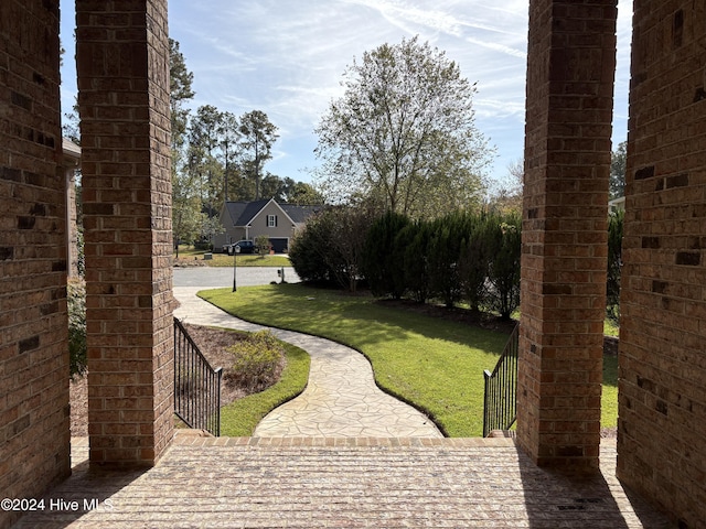view of home's community featuring a lawn