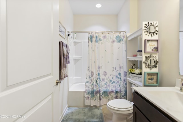 full bathroom with recessed lighting, toilet, vanity, and shower / bath combo