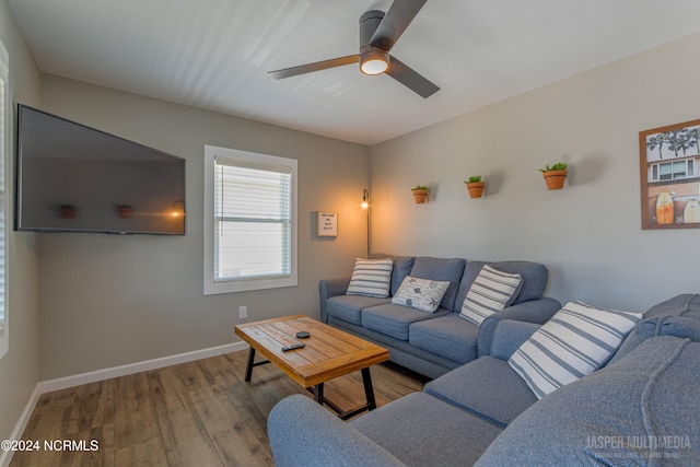 living room featuring light hardwood / wood-style floors and ceiling fan