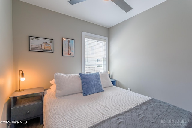 bedroom featuring ceiling fan