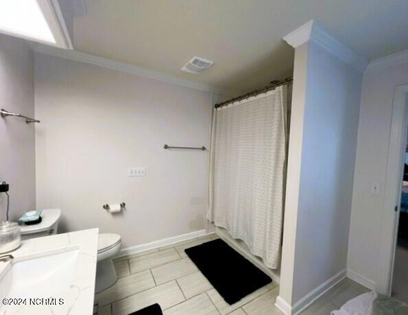 full bathroom featuring crown molding, vanity, shower / bath combination with curtain, and toilet