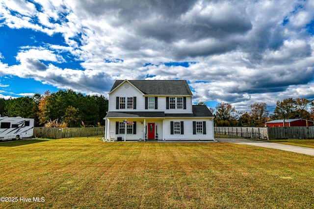 view of front facade with a front lawn