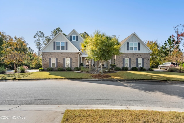 view of front of property with a front yard