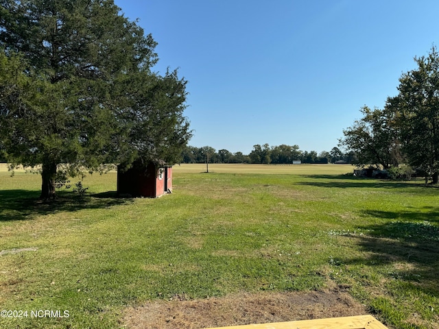 view of yard with a rural view