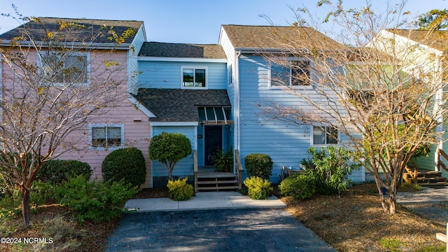 view of front facade featuring roof with shingles
