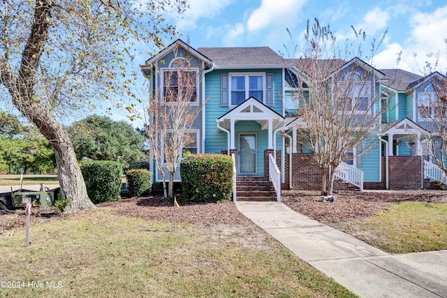 view of front facade featuring a front yard