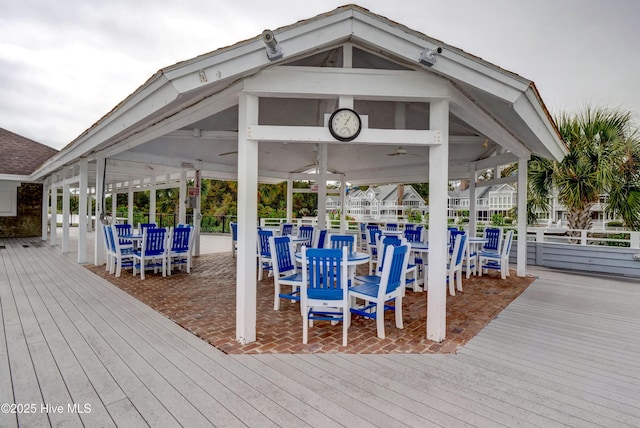 deck with ceiling fan