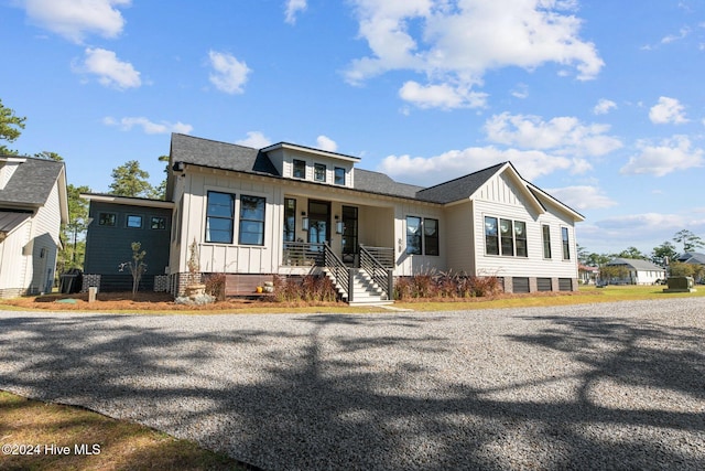 view of front of property featuring a porch