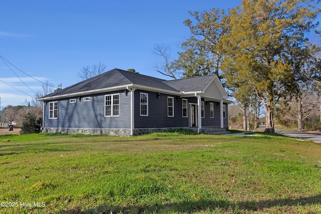 view of front of house with a front lawn and roof with shingles