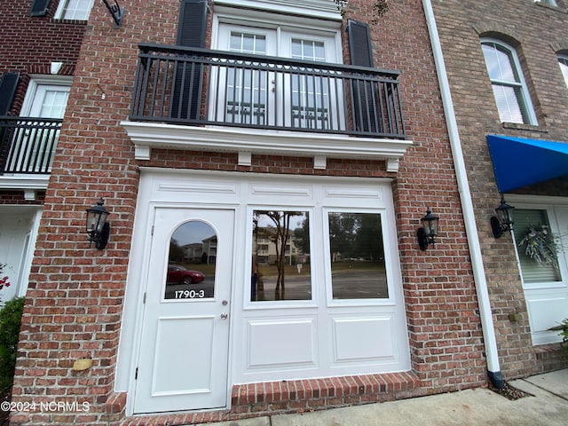 entrance to property with a balcony