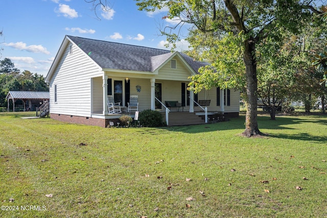 view of front of house with covered porch and a front yard