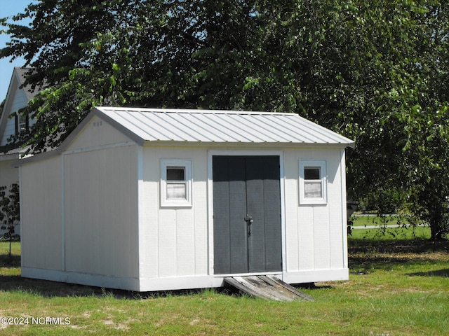 view of outbuilding with a yard