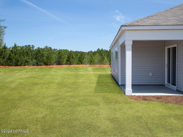 view of yard with a patio area