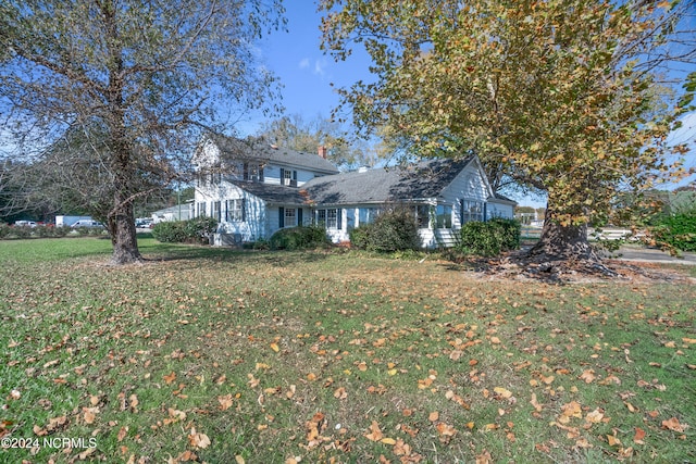 view of front of house featuring a front yard