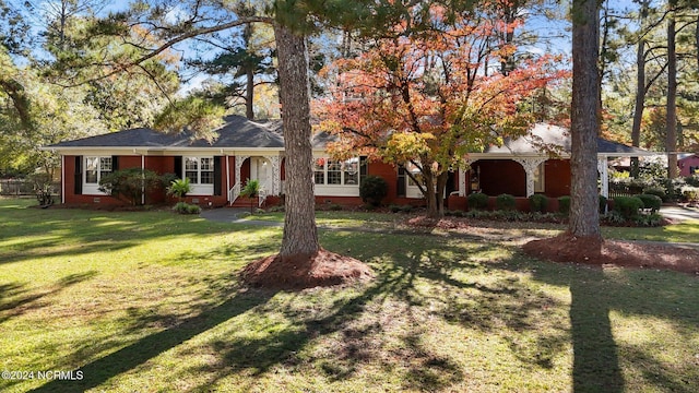 ranch-style home with a front lawn and a porch