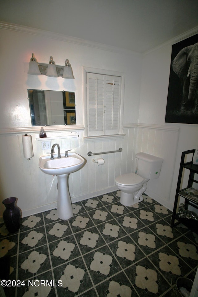 bathroom featuring toilet, ornamental molding, and tile patterned floors