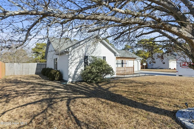 exterior space featuring a front yard