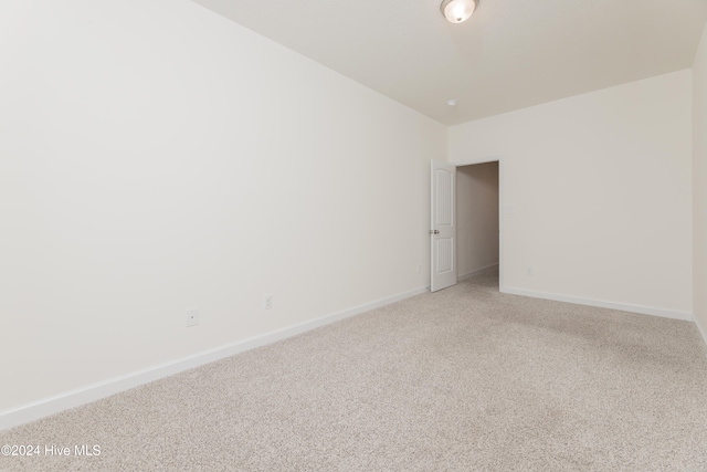 spare room with carpet flooring