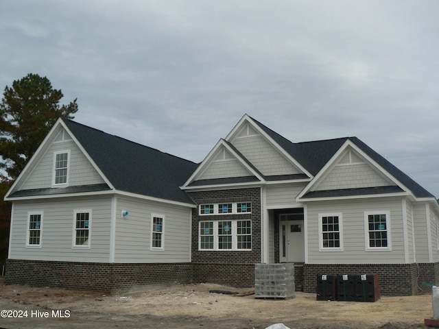 craftsman house featuring cooling unit