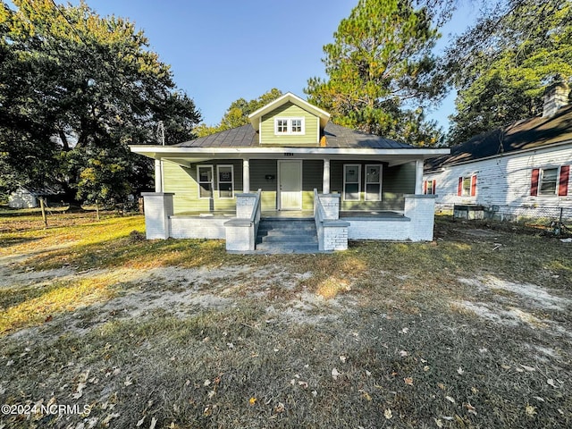 bungalow-style house featuring covered porch